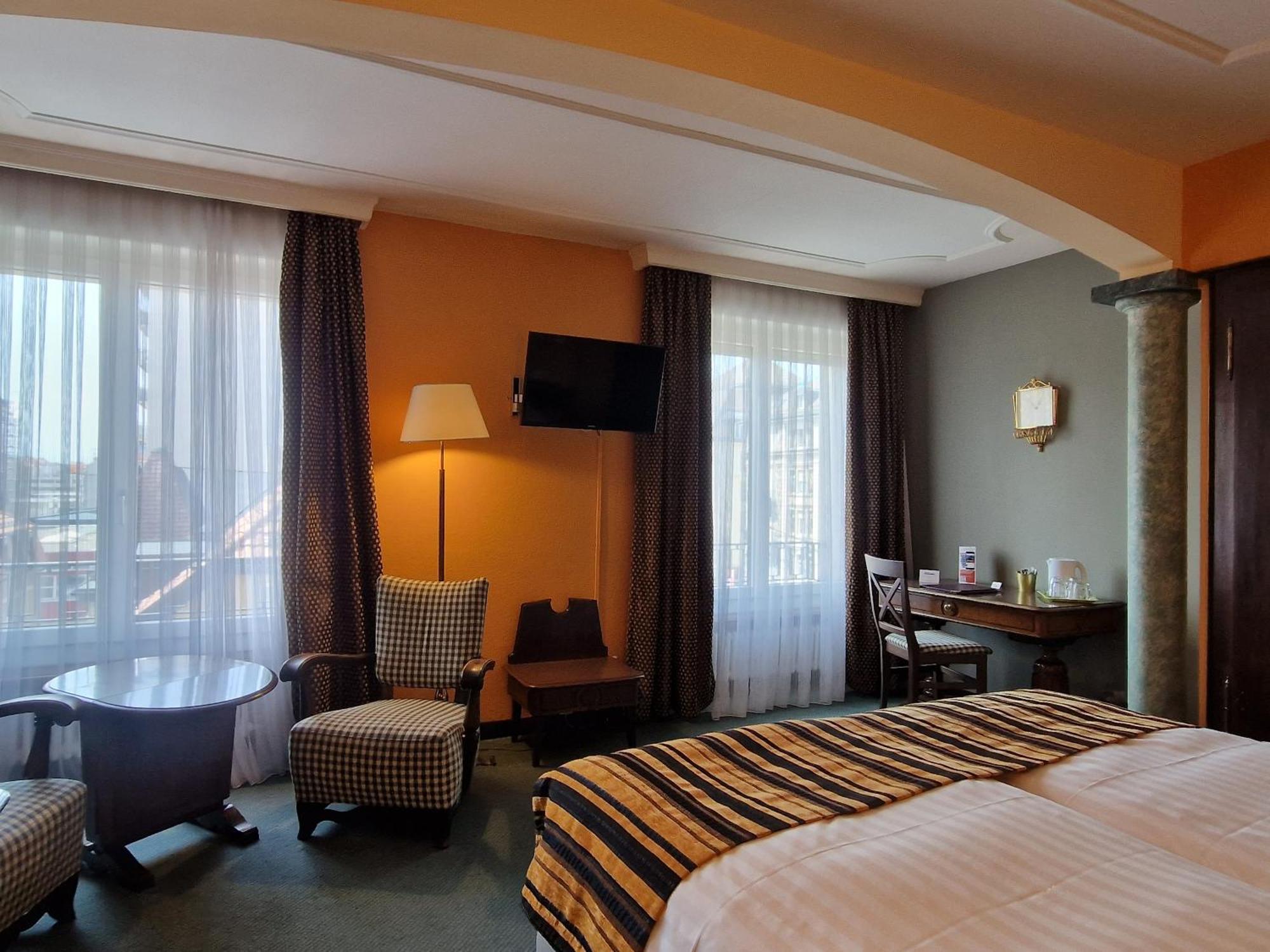 Hotel Athmos 4*
