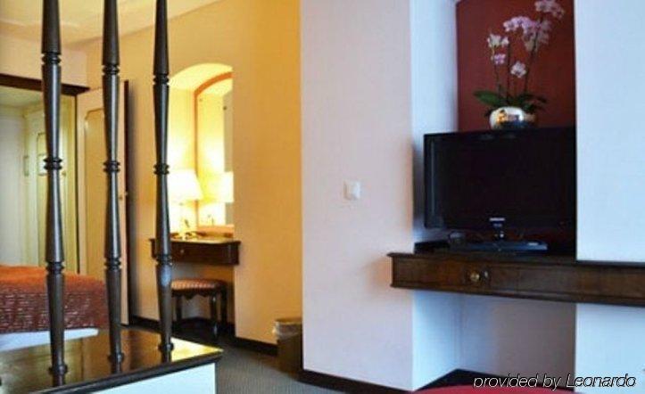 Hotel Athmos 4*